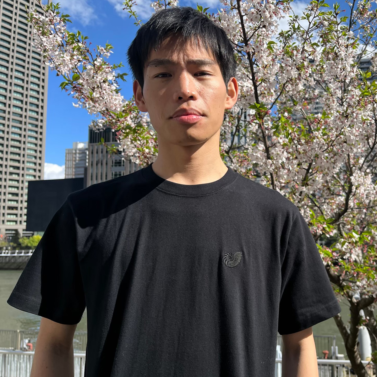太古のカロ貝刺繍Tシャツ 黒【MASEKI OFFICIAL GOODS SHOP】